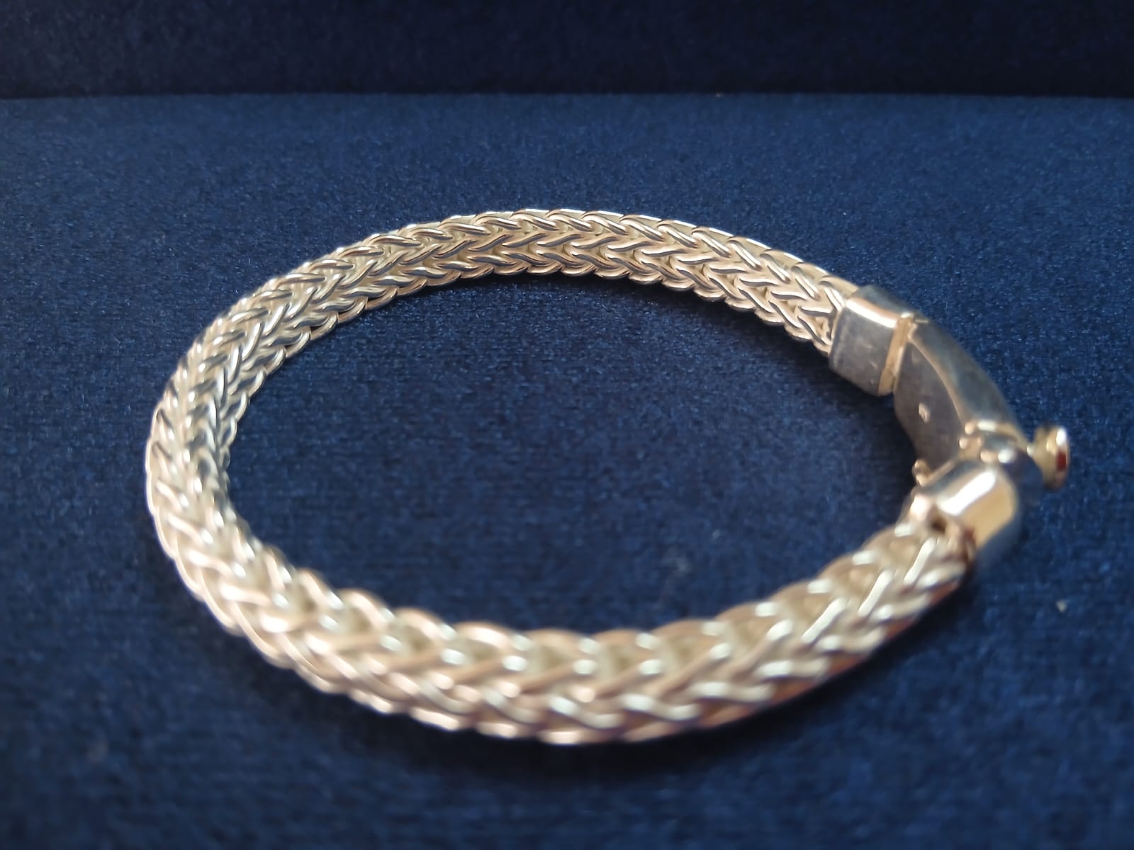 Handworked silver bracelet